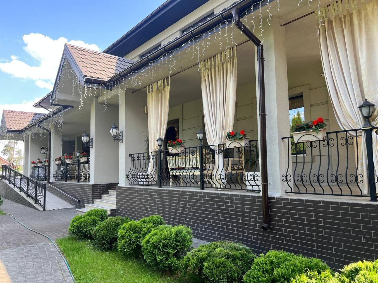 Borovik Hotel Novosilki Екстериор снимка